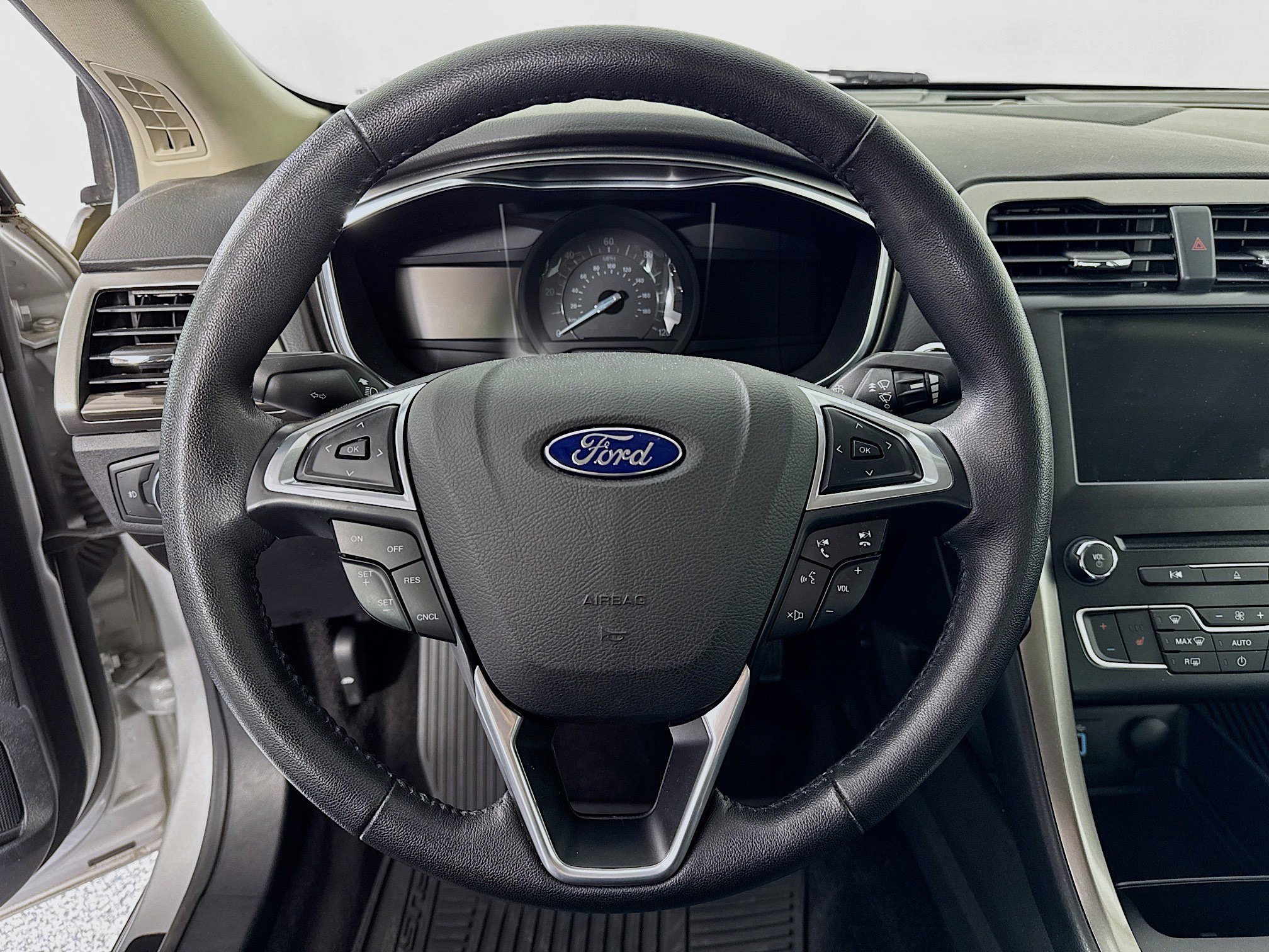 Used 2017 Ford Fusion Energi SE FWD image 11