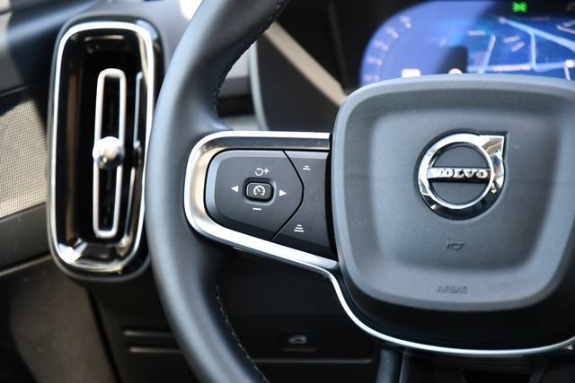 Certified 2026 Volvo XC40 B5 Plus AWD/4WD image 25