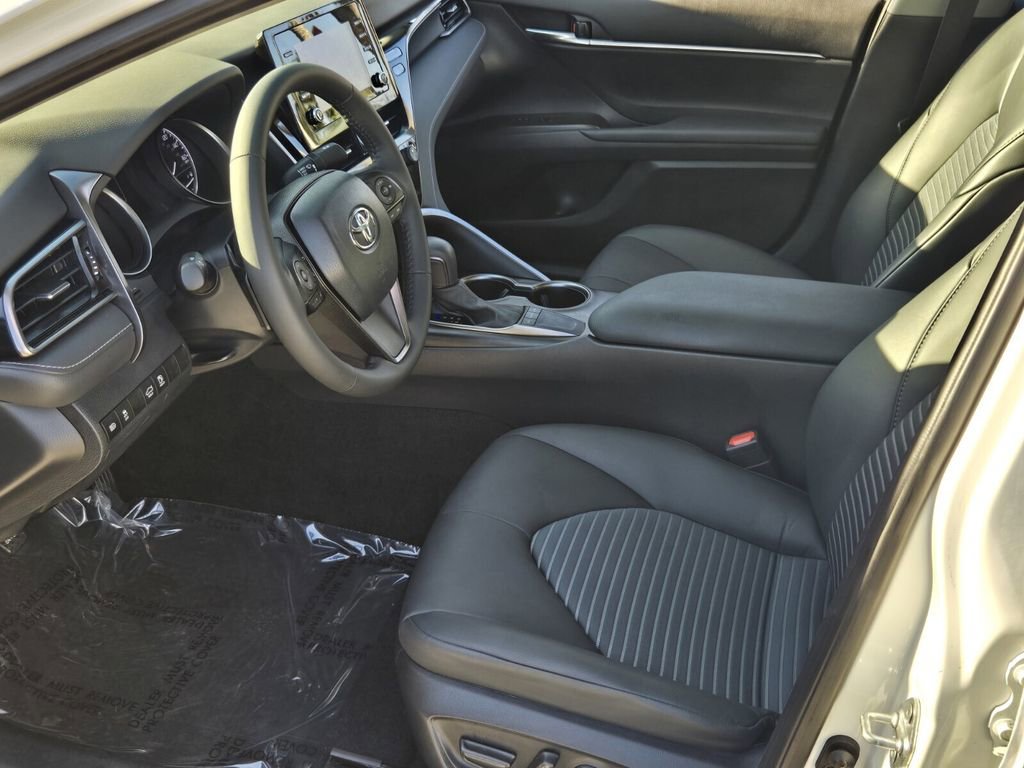 Used 2024 Toyota Camry SE image 10