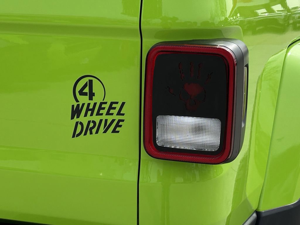 Certified 2021 Jeep Gladiator Willys image 8