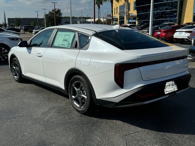 New 2025 Kia K4 LXS image 3