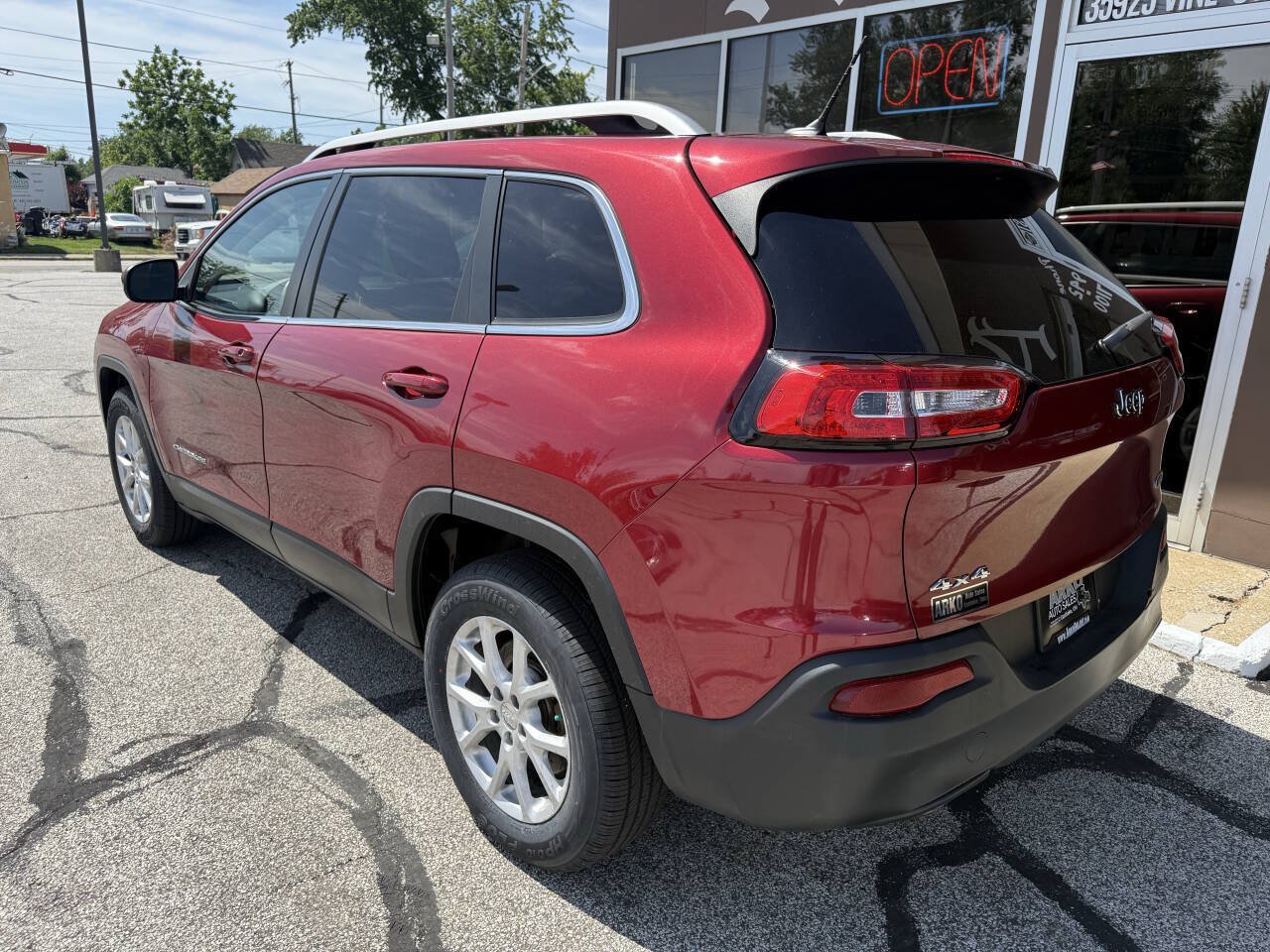 Used 2014 Jeep Cherokee Latitude w/ Cold Weather Group AWD/4WD image 7