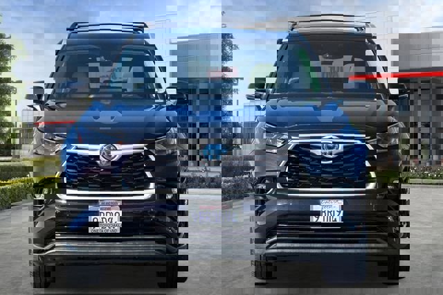 Used 2022 Toyota Highlander XLE AWD/4WD image 10