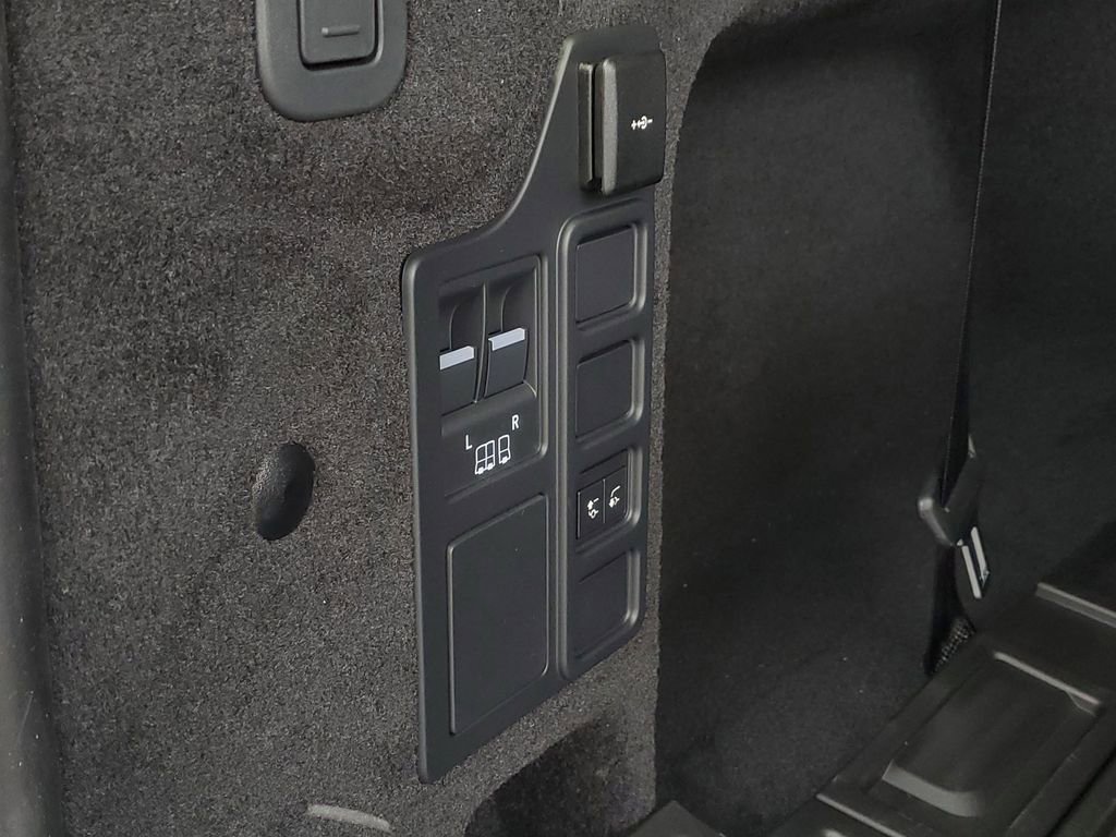 New 2026 Land Rover Discovery Dynamic SE image 31