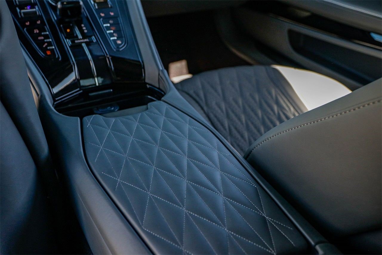 Used 2024 Aston Martin DB12 image 32