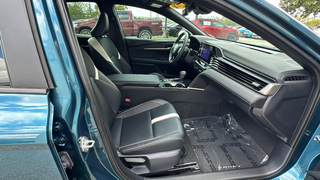 Used 2025 Toyota Camry SE w/ Convenience Package FWD image 23