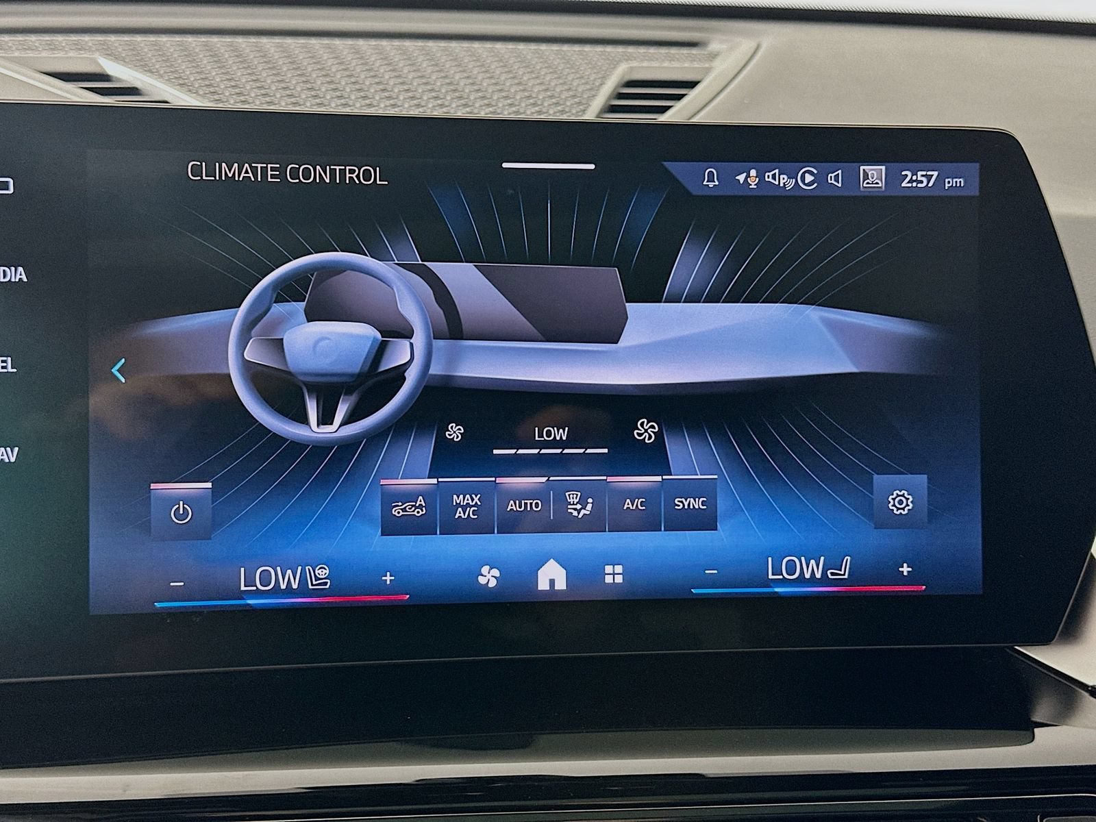 Used 2025 BMW X1 xDrive28i AWD/4WD image 26