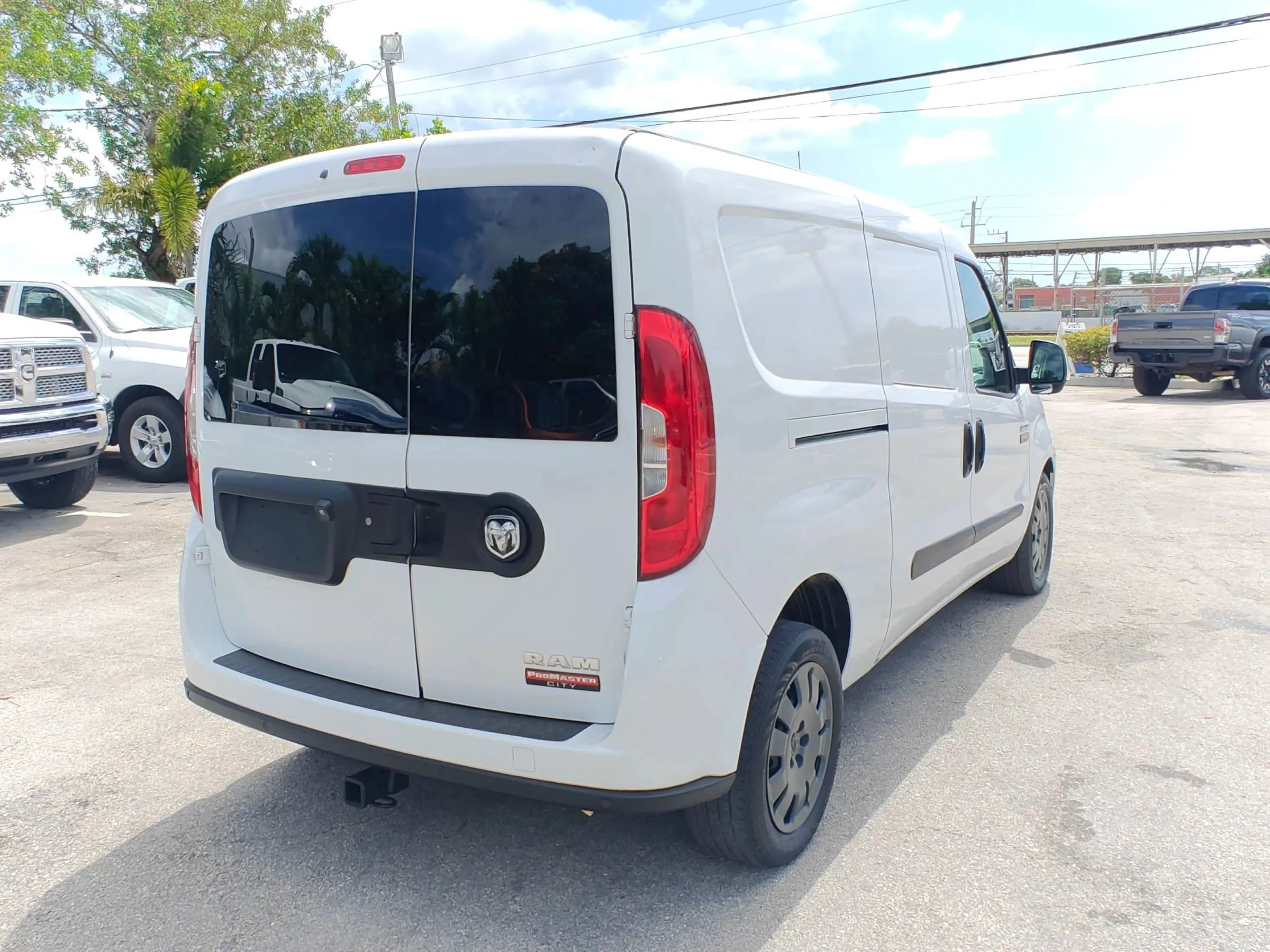 Used 2015 RAM ProMaster City Tradesman SLT w/ Rear Back-up Camera Group FWD image 9