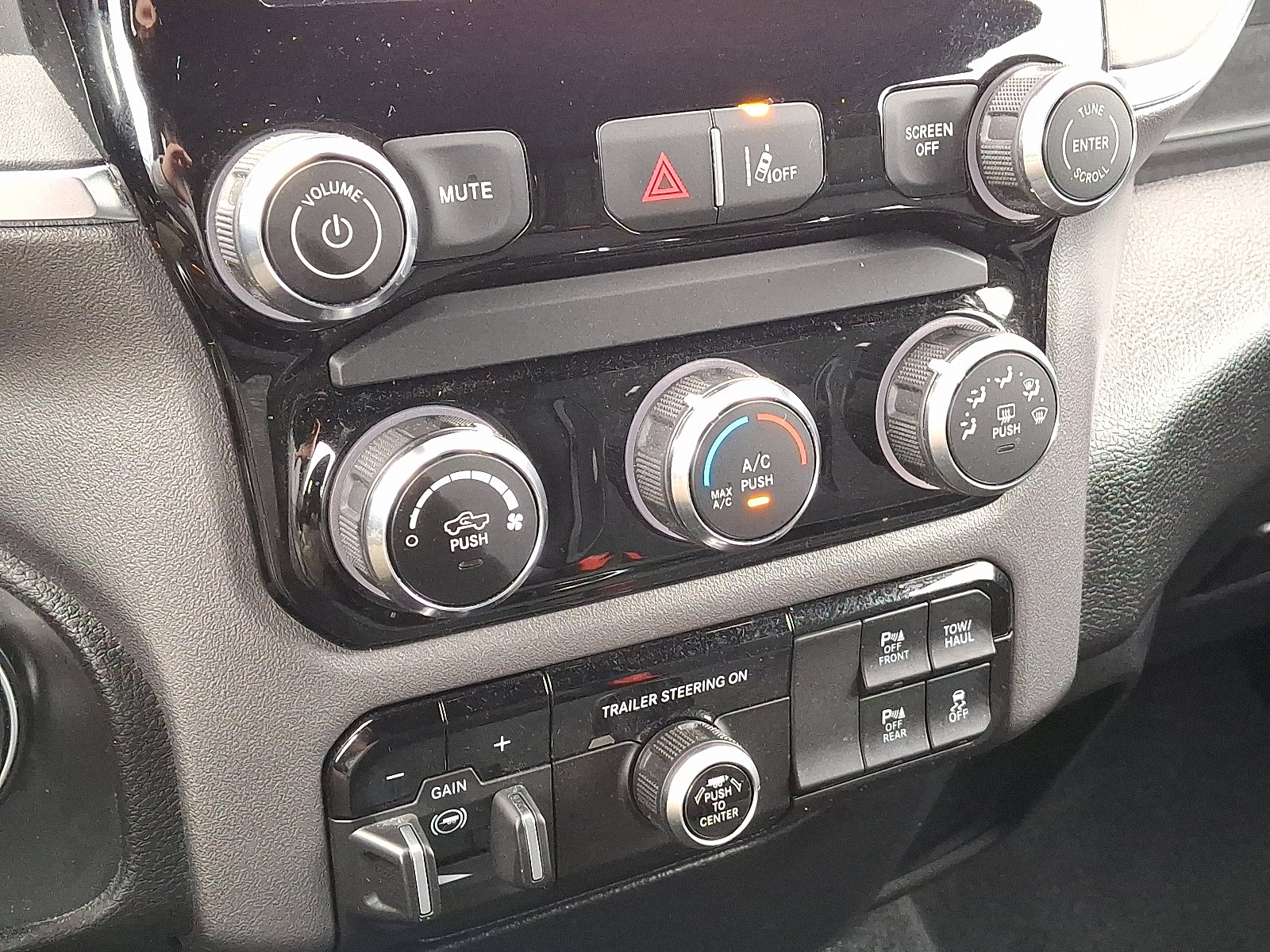 Certified 2025 RAM 1500 Big Horn w/ Trailer Tow Group AWD/4WD image 16