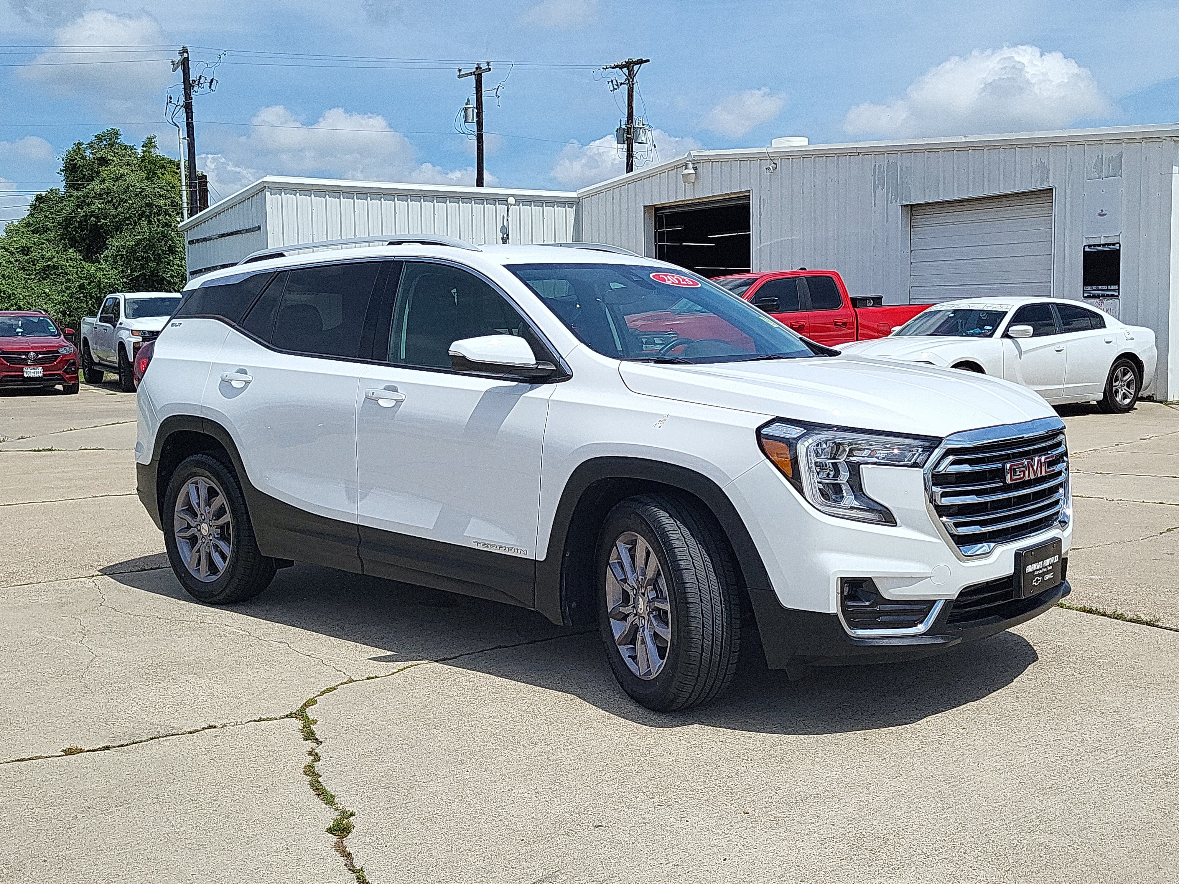 Used 2023 GMC Terrain SLT FWD image 3