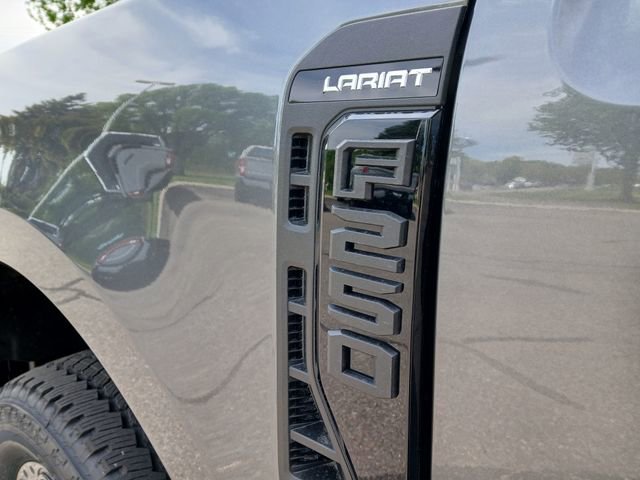 New 2026 Ford F250 Lariat w/ Black Appearance Package AWD/4WD image 4
