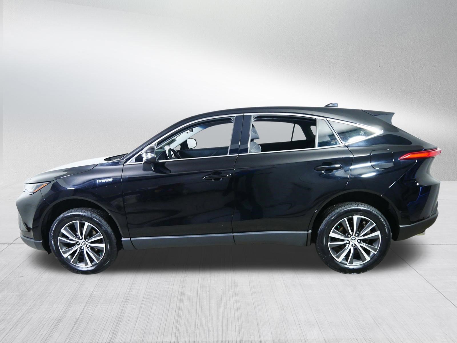 Used 2021 Toyota Venza LE w/ Carpet Mat Package (TMS) image 4