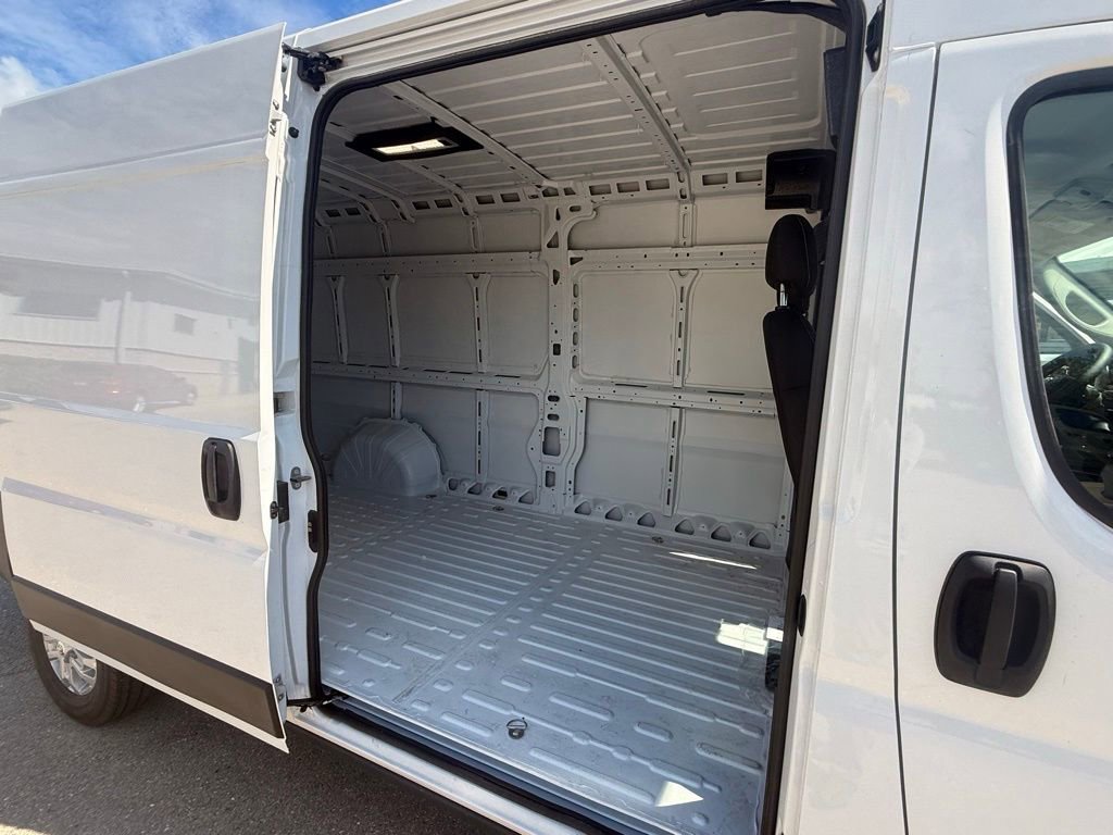 New 2025 RAM ProMaster Tradesman w/ Convenience Group image 32