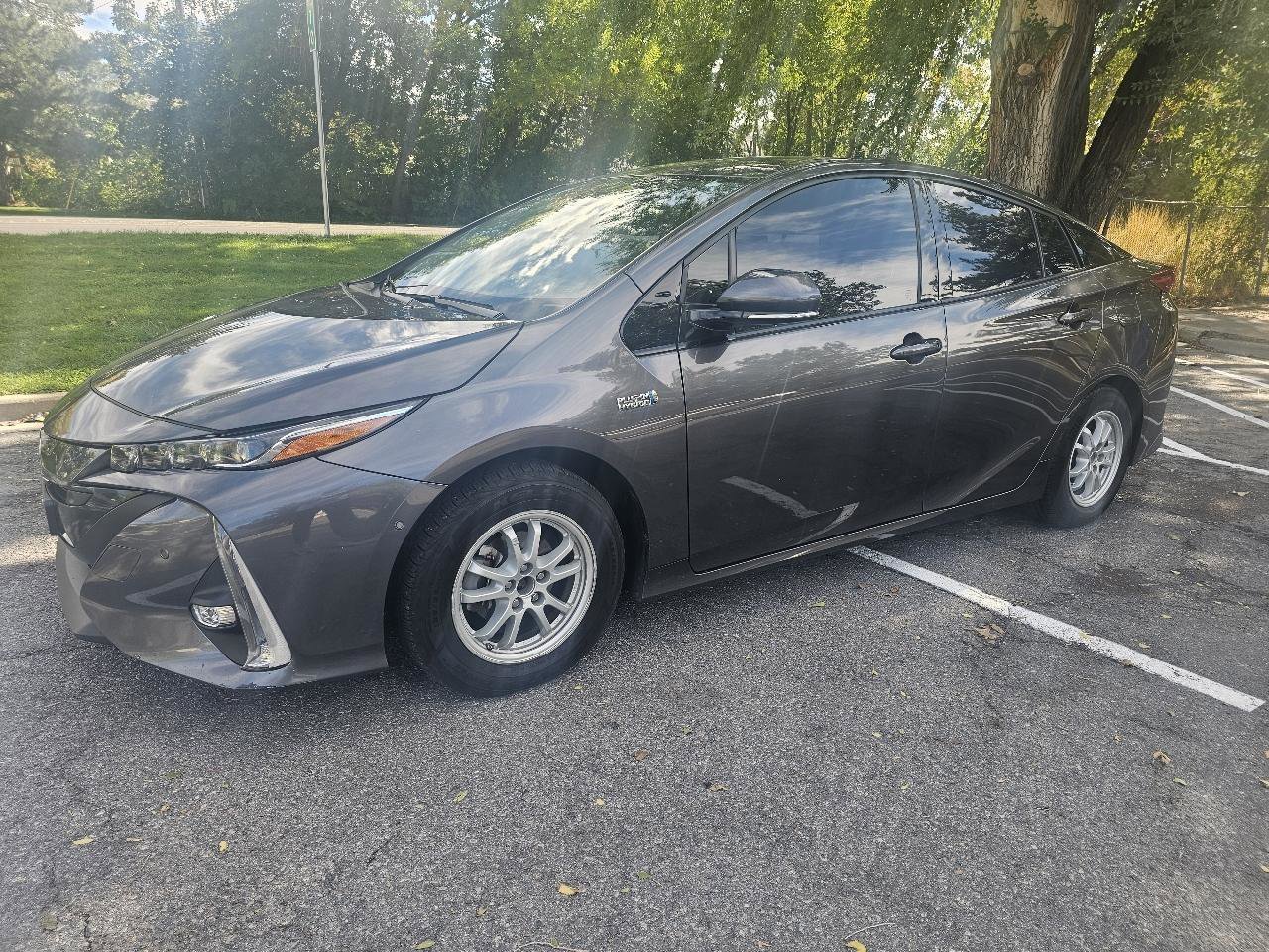 Used 2017 Toyota Prius Prime Advanced w/ Carpet Mat Package FWD image 9