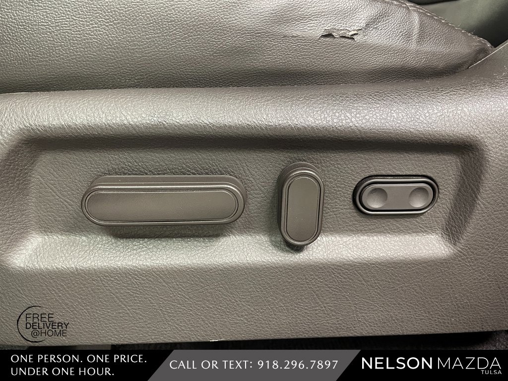 Used 2012 Hyundai Santa Fe Limited w/ Navigation Pkg 4 image 22