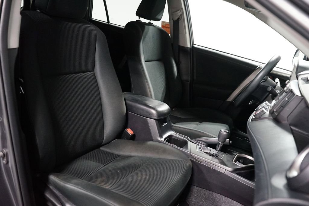 Used 2018 Toyota RAV4 LE FWD image 24