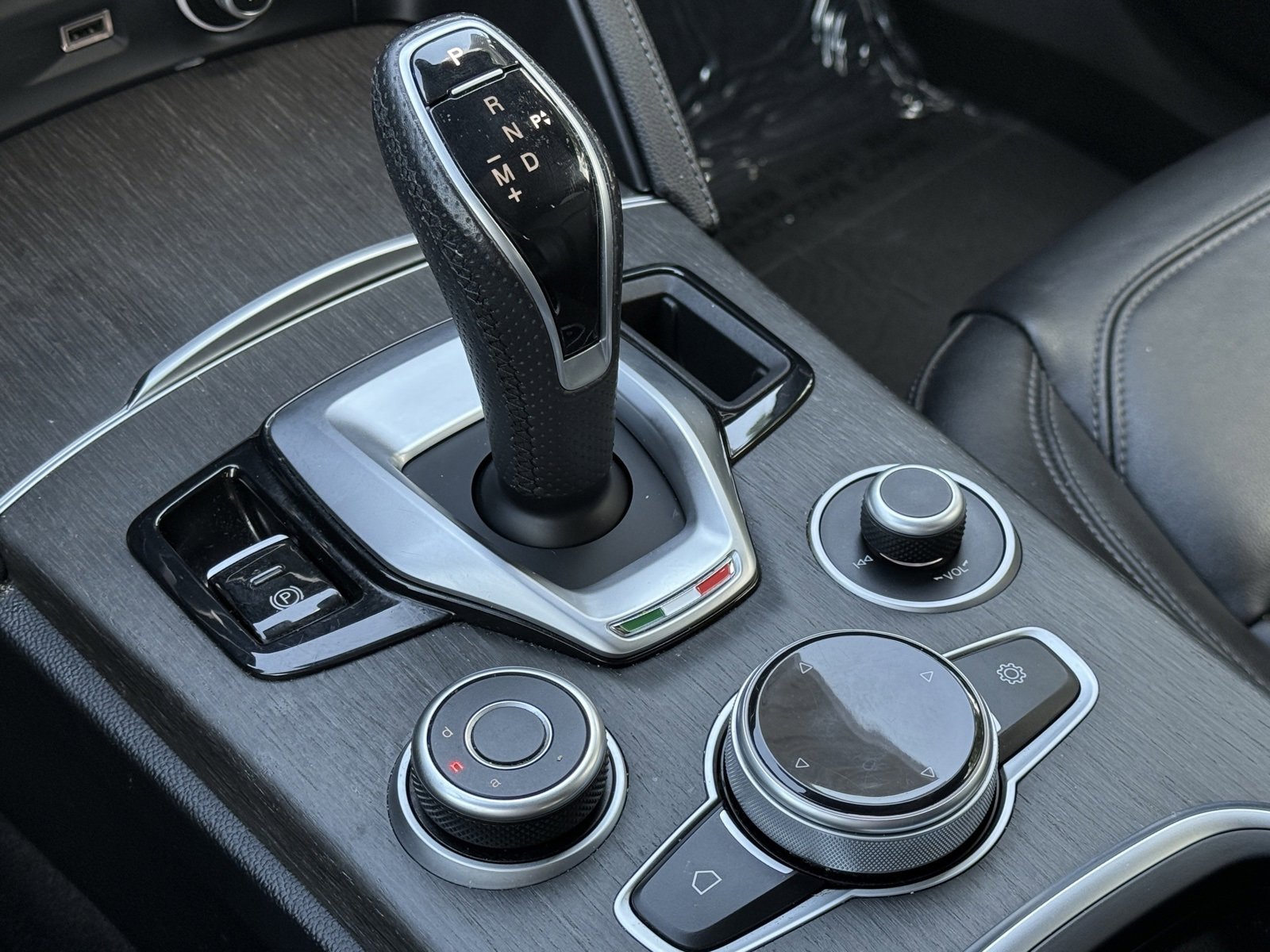 Used 2022 Alfa Romeo Stelvio Ti image 29