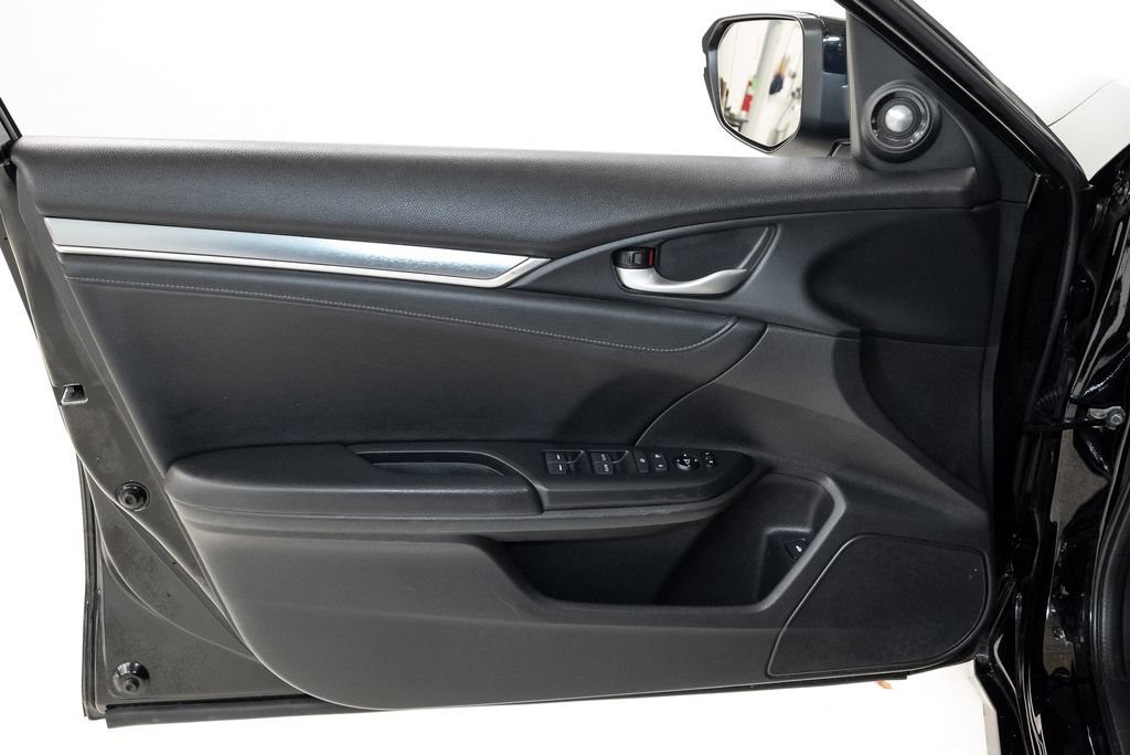 Used 2016 Honda Civic Touring image 9