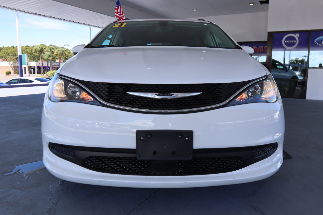 Used 2021 Chrysler Voyager Lxi image 12