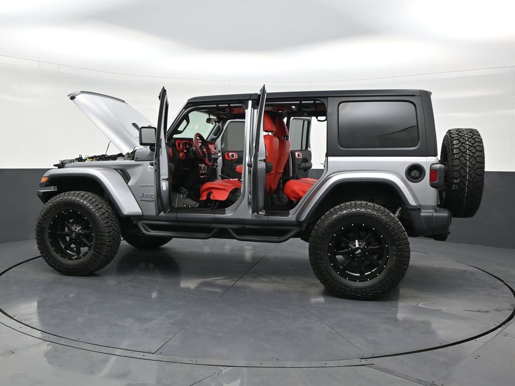 Used 2018 Jeep Wrangler Unlimited Sahara w/ Cold Weather Group image 30