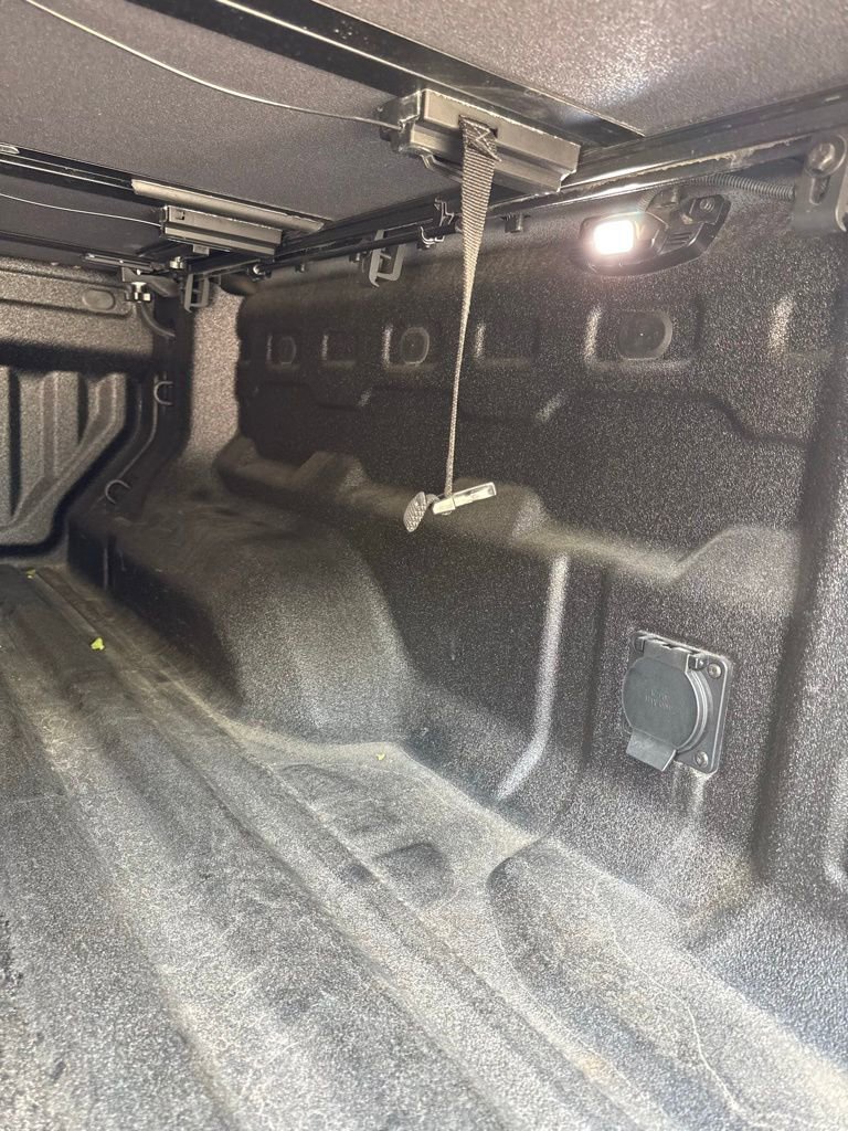 Used 2024 GMC Canyon Denali AWD/4WD image 15