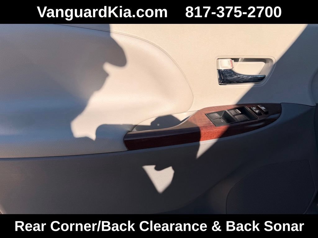 Used 2014 Toyota Sienna XLE FWD image 17
