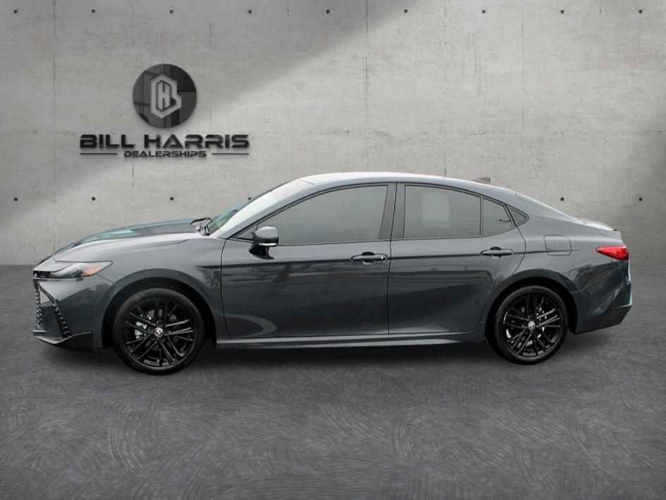 Used 2025 Toyota Camry SE image 4