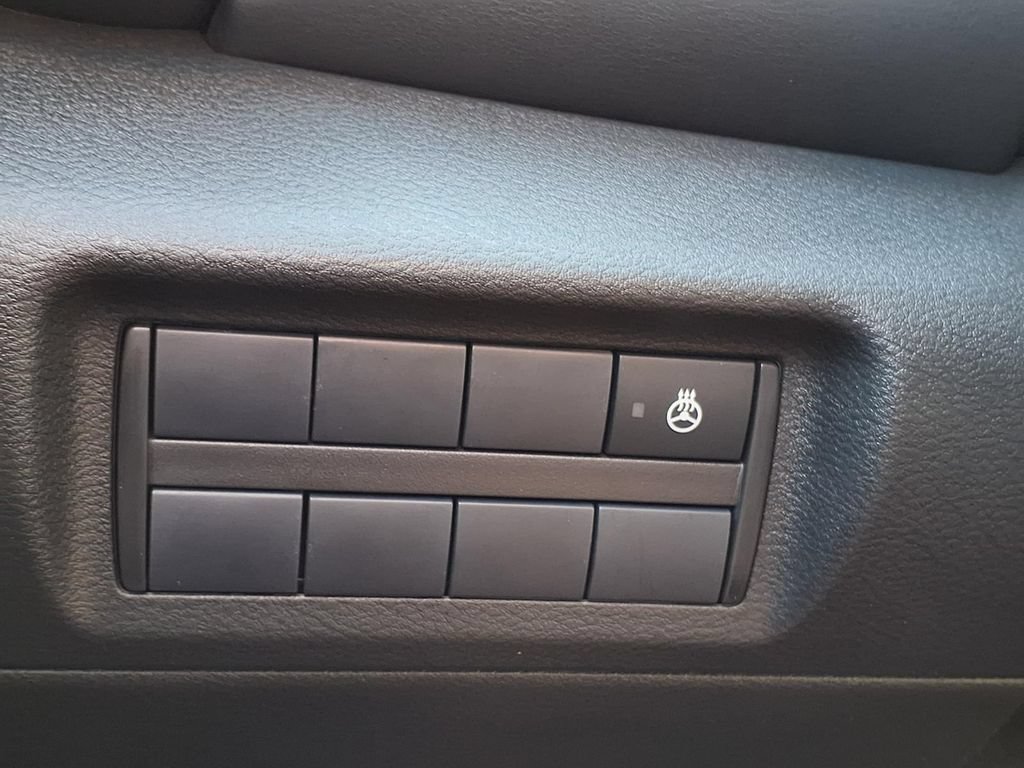 Used 2024 Nissan Kicks SR w/ SR Premium Package FWD image 13