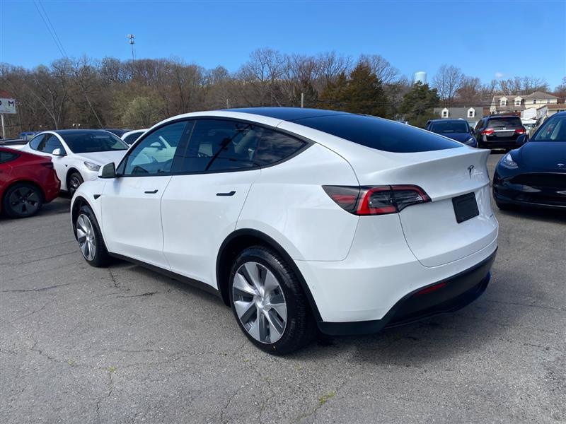 Used 2023 Tesla Model Y AWD image 3