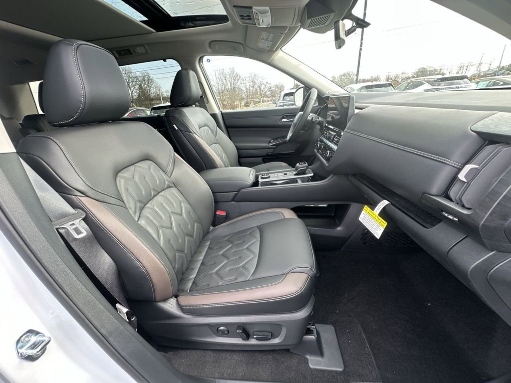 New 2026 Nissan Pathfinder Platinum image 25