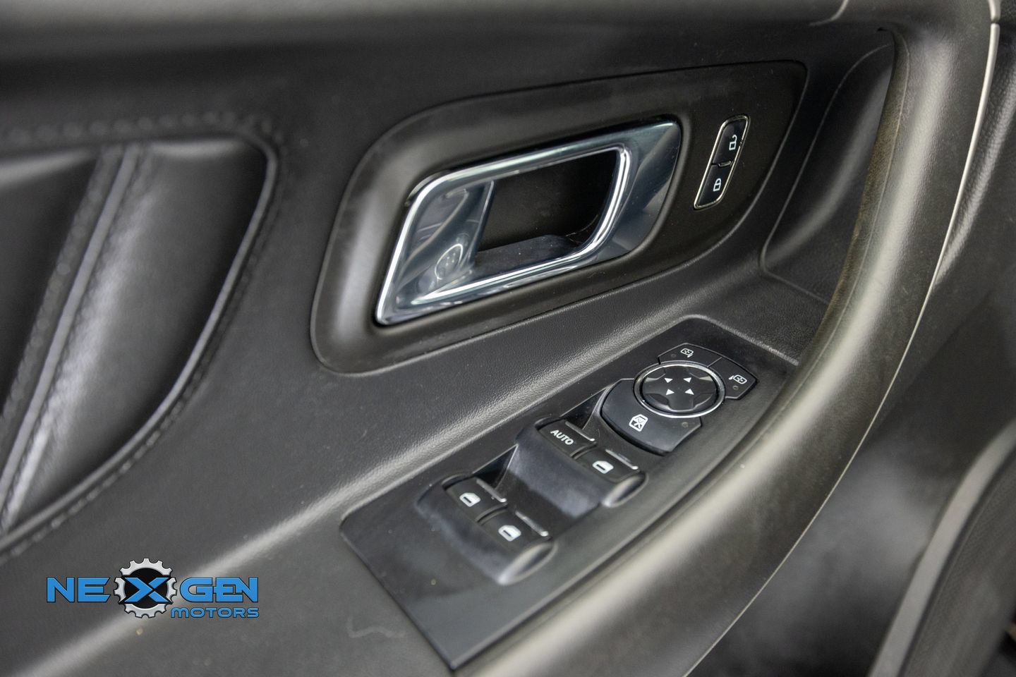 Used 2013 Ford Taurus SEL FWD image 12
