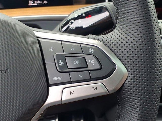 Certified 2025 Volkswagen Tiguan SEL R-Line image 19