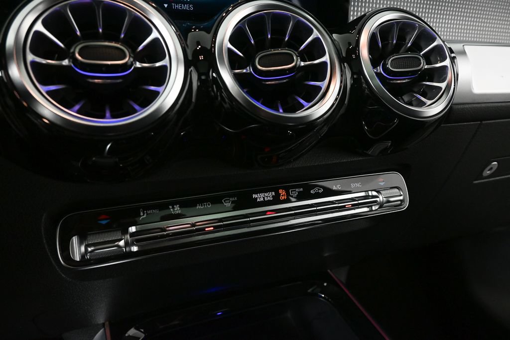 Used 2022 Mercedes-Benz GLB 250 4MATIC image 14