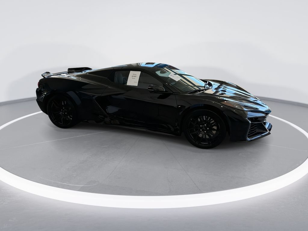 Used 2025 Chevrolet Corvette Z06 RWD image 5