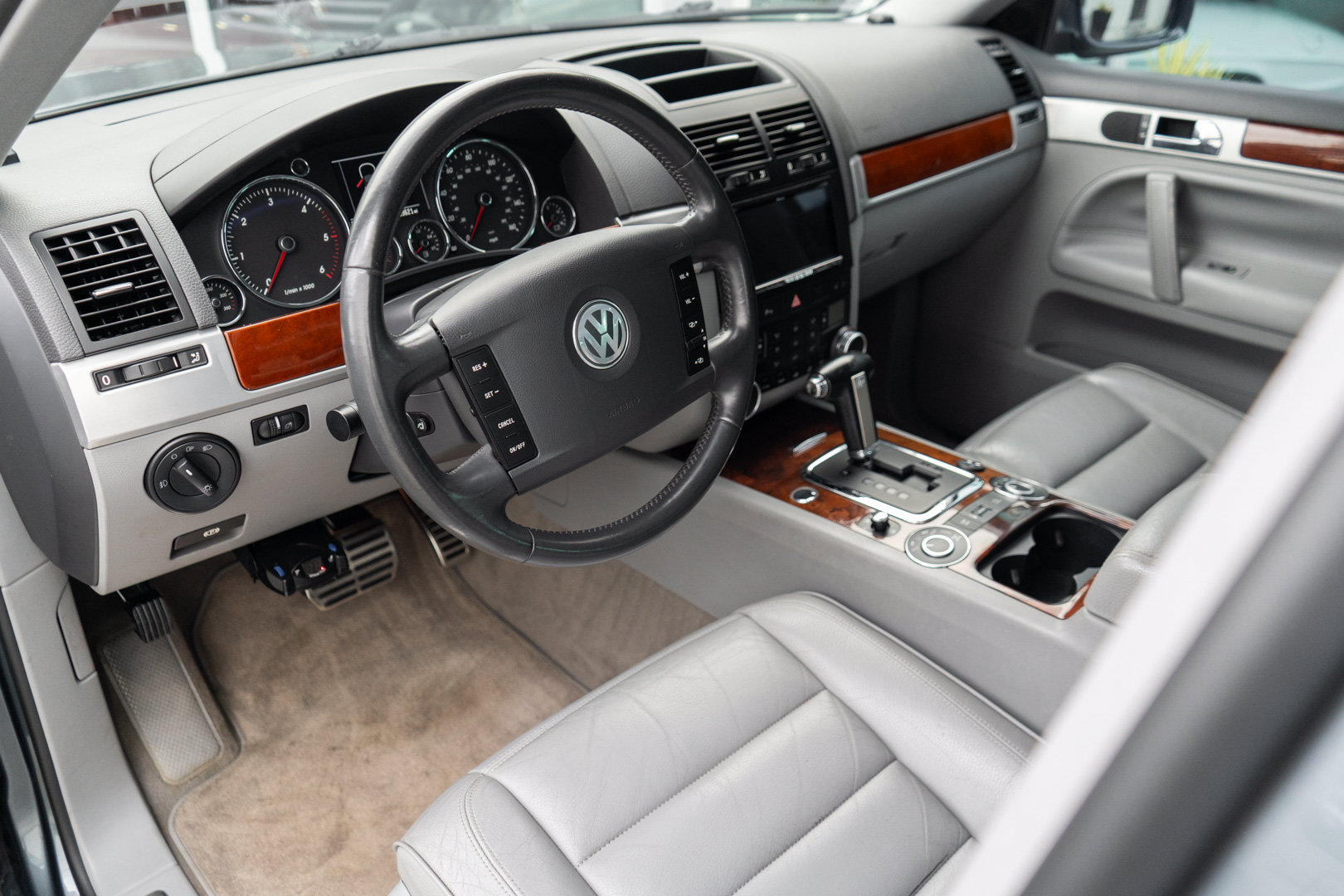Used 2006 Volkswagen Touareg V10 TDI AWD/4WD image 8