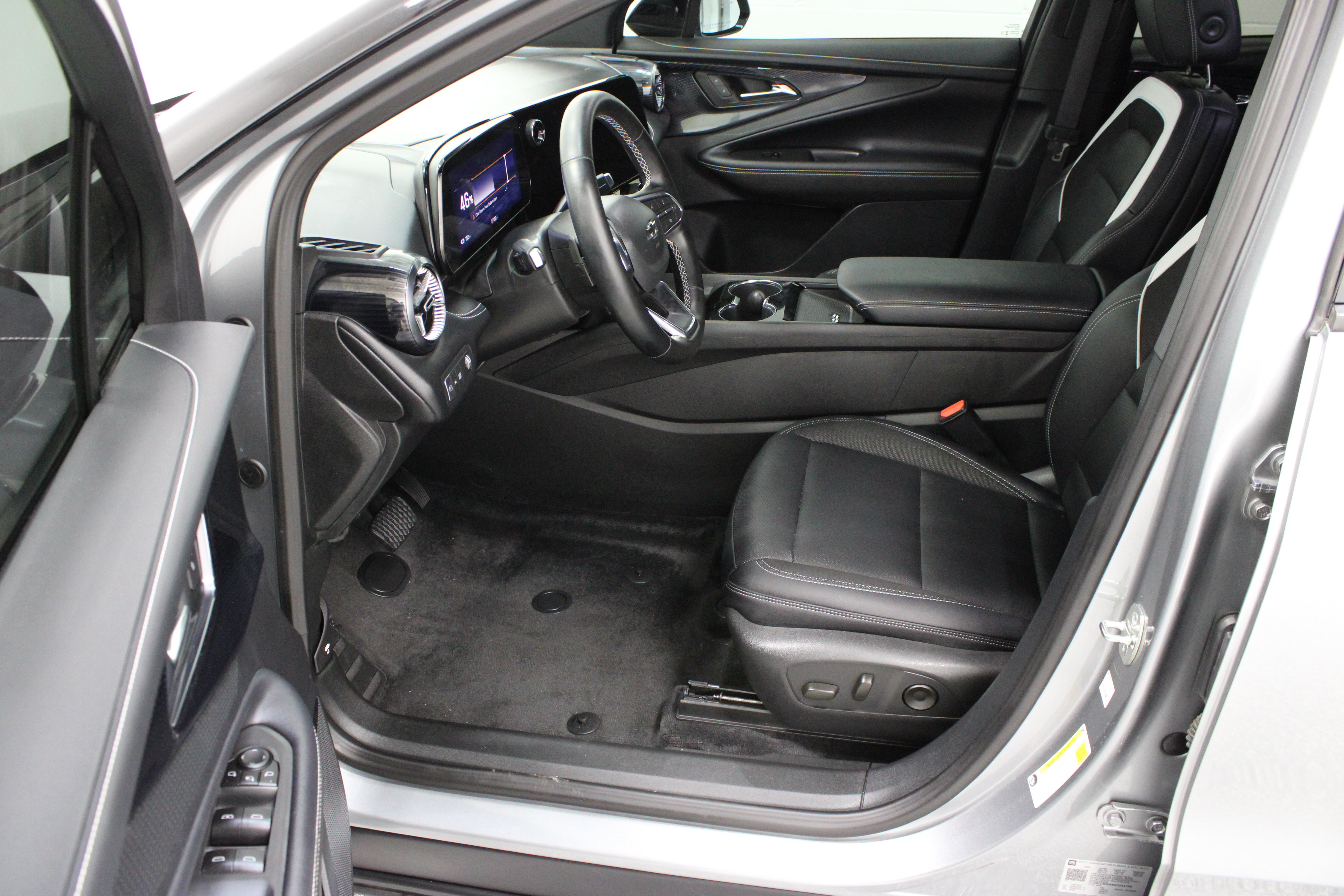 Used 2025 Chevrolet Blazer EV LT FWD image 14
