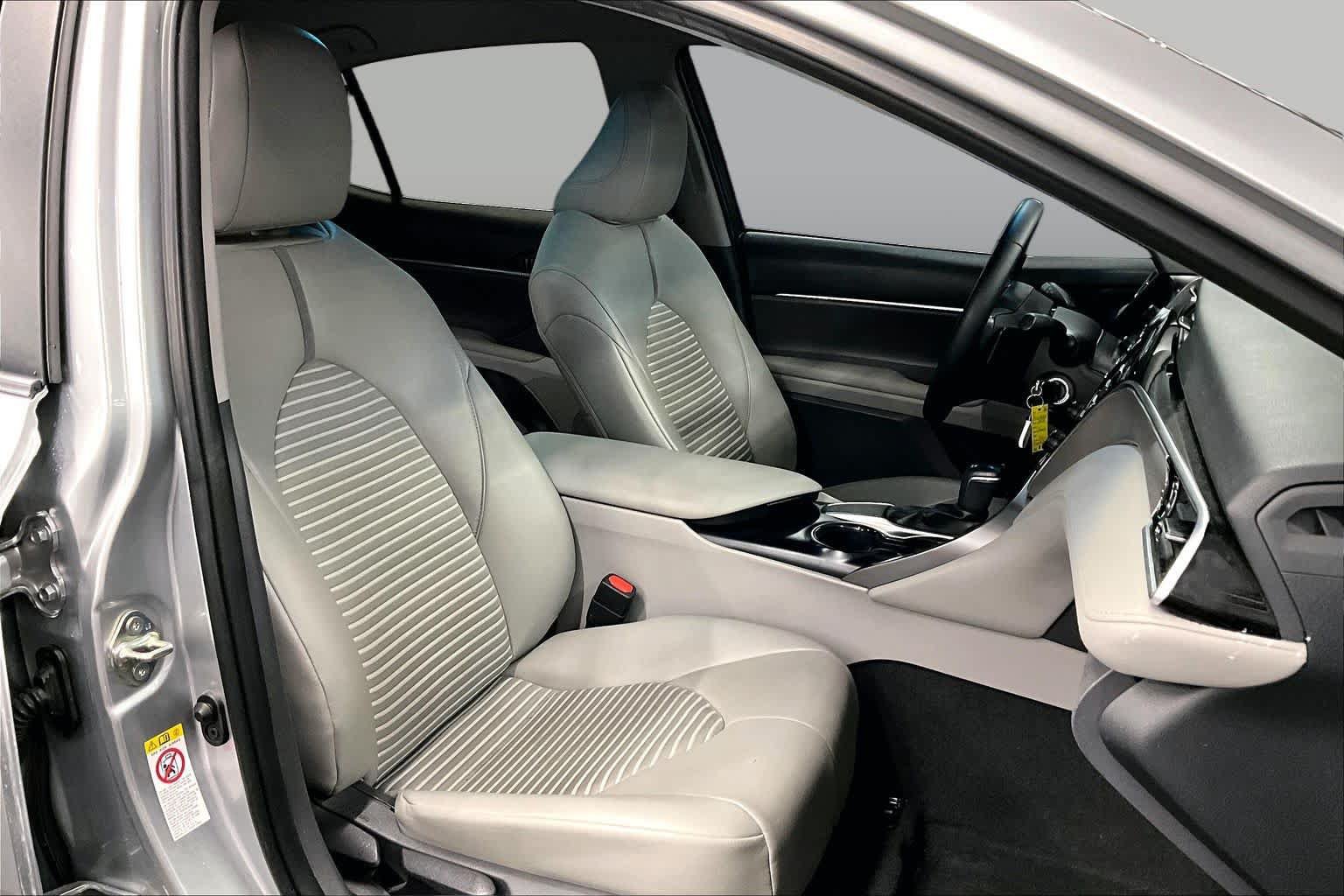 Used 2018 Toyota Camry SE FWD image 8