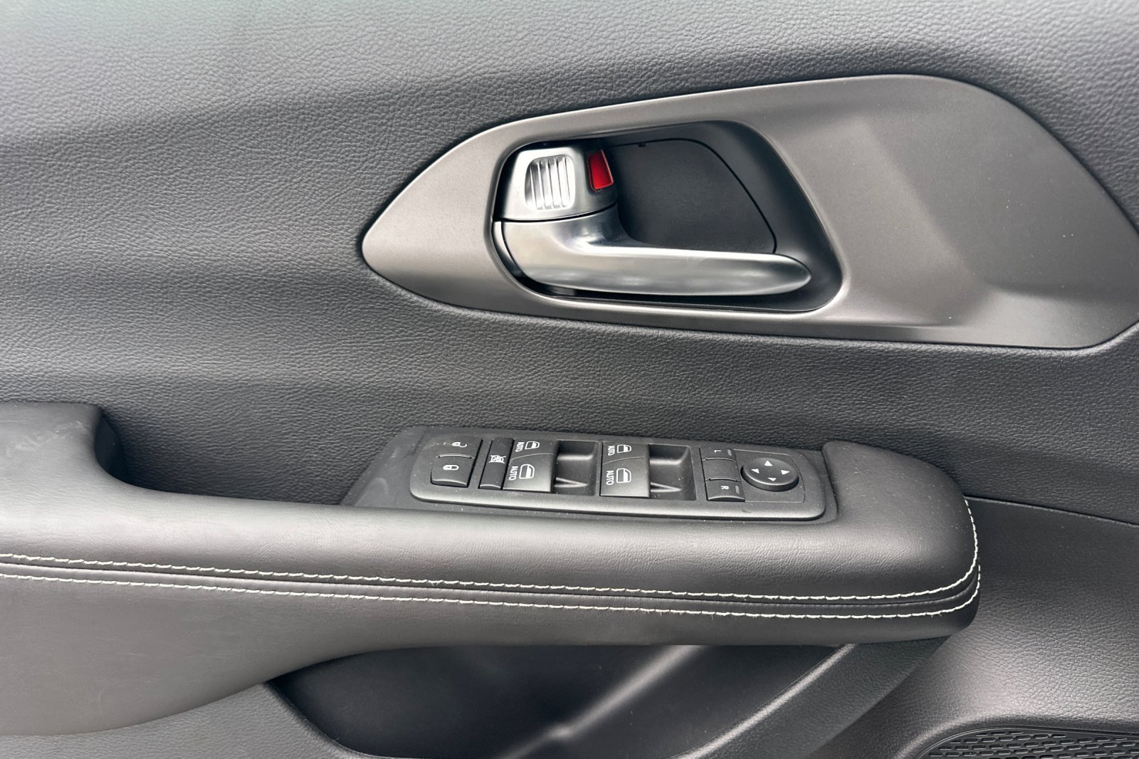 New 2026 Chrysler Voyager LX FWD image 11
