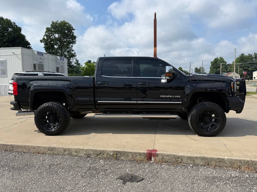 Used 2018 GMC Sierra 2500 Denali w/ Duramax Plus Package AWD/4WD image 5