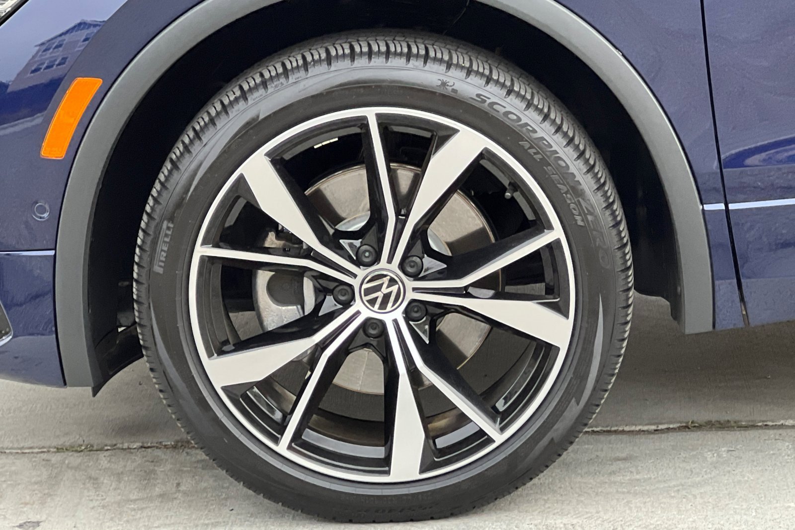 Used 2022 Volkswagen Tiguan SEL R-Line image 27