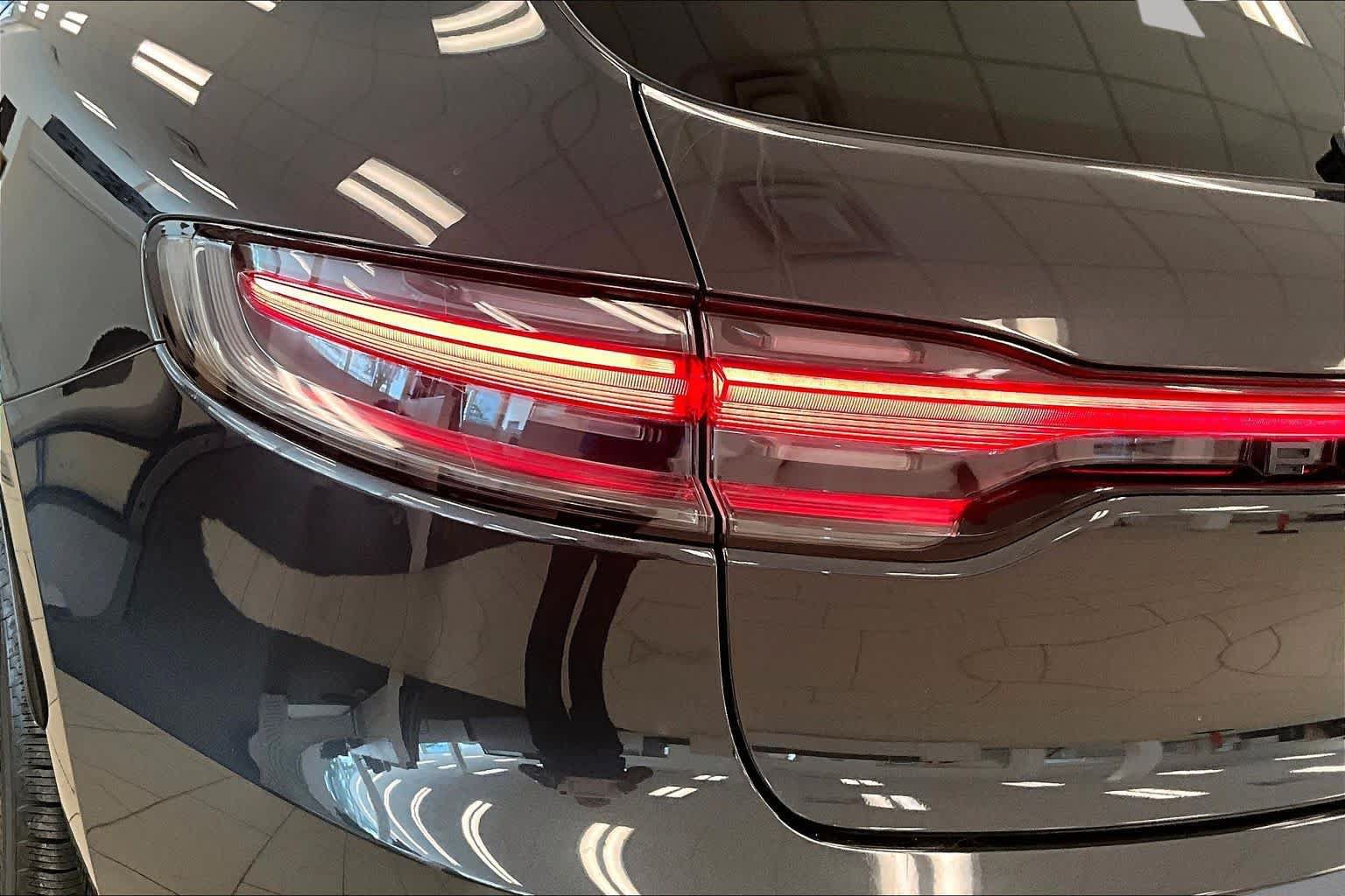 Used 2022 Porsche Macan AWD/4WD image 26