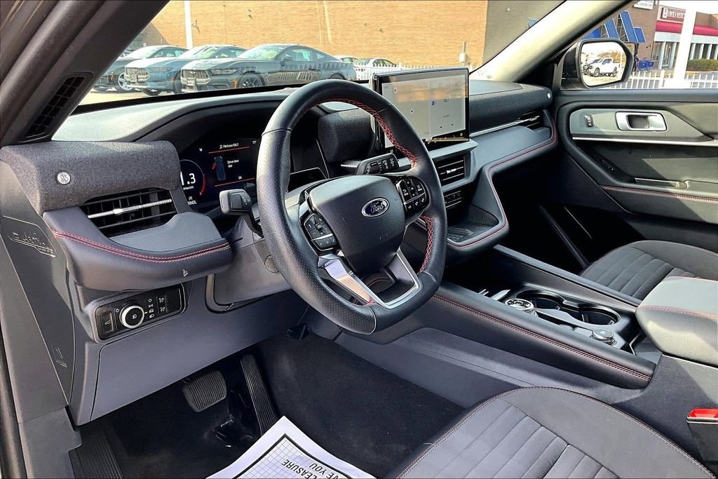 Certified 2025 Ford Explorer ST-Line w/ Premium Package image 13