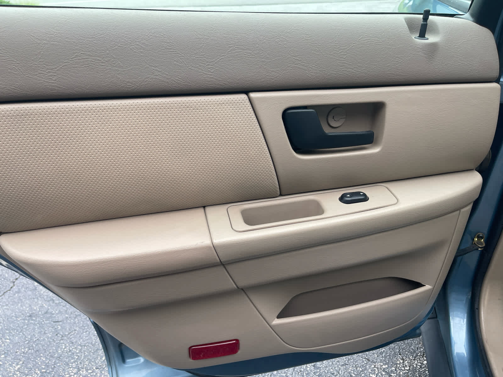 Used 2005 Ford Taurus SE FWD image 19