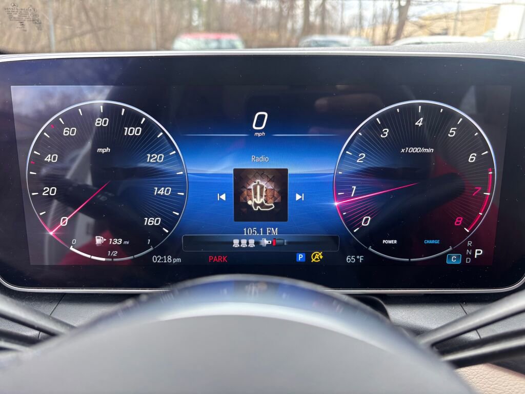 Used 2024 Mercedes-Benz GLC 300 4MATIC image 3