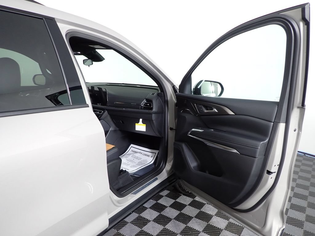 New 2027 Chevrolet Traverse Z71 w/ LPO, Floor Liner Package AWD/4WD image 40