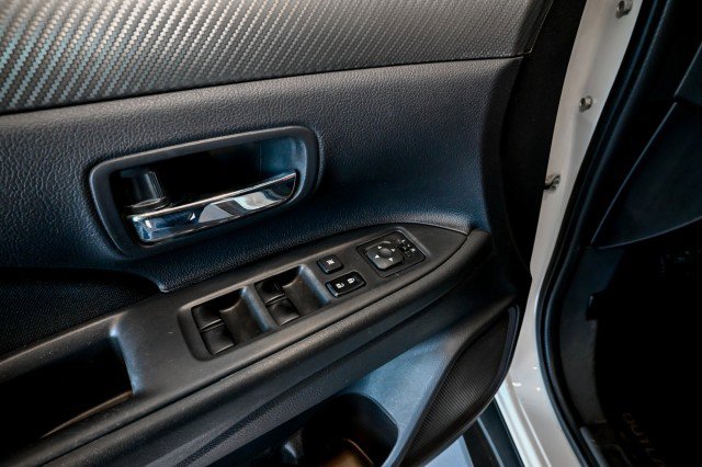 Used 2014 Mitsubishi Outlander SE AWD/4WD image 17