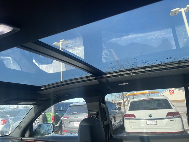 Used 2025 Chevrolet Traverse RS w/ LPO, Floor Liner Package image 9