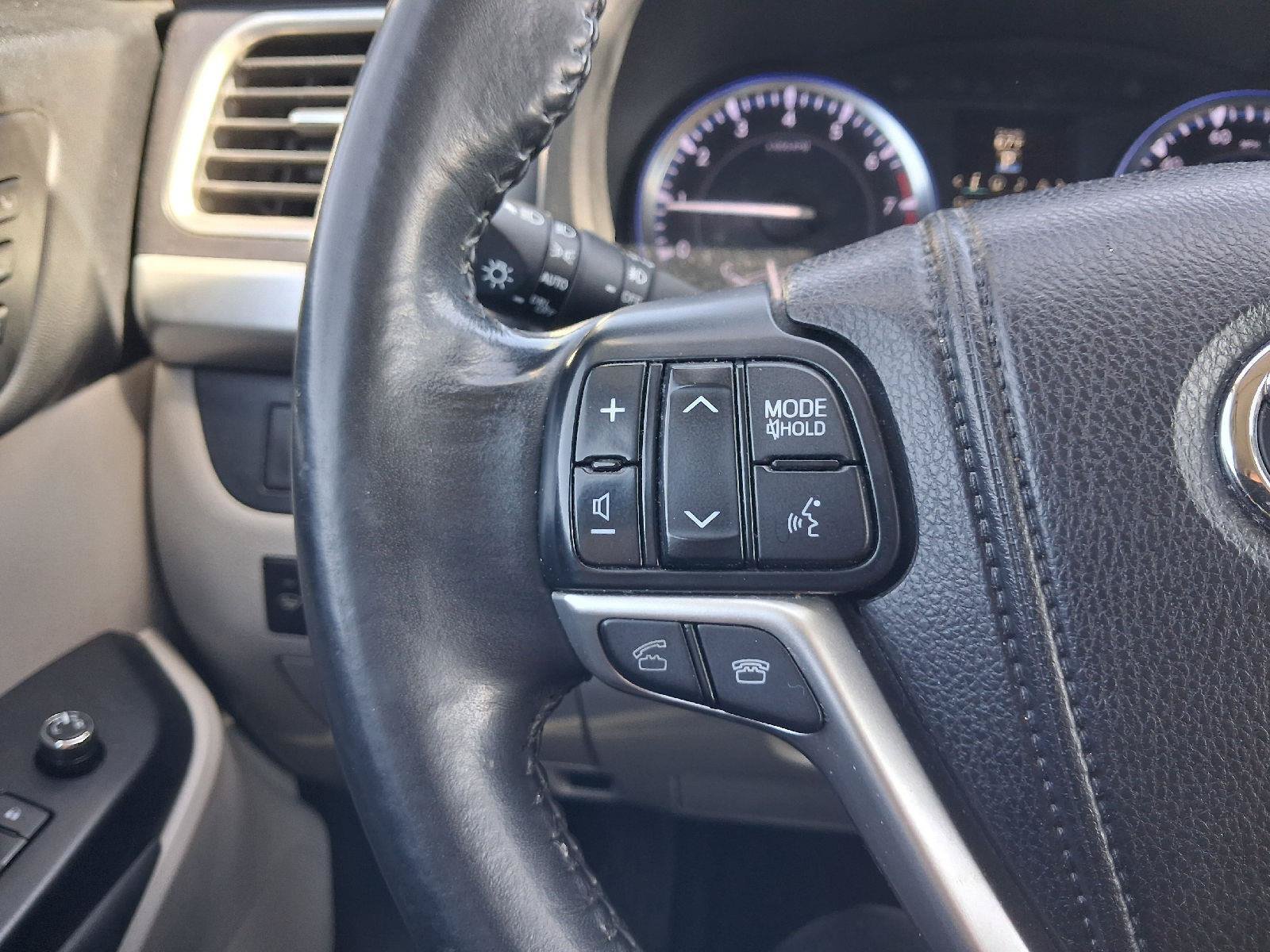 Used 2014 Toyota Highlander Limited FWD image 36