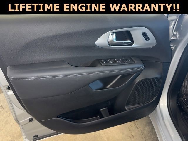 New 2026 Chrysler Pacifica Limited w/ Trailer Tow Group AWD/4WD image 16