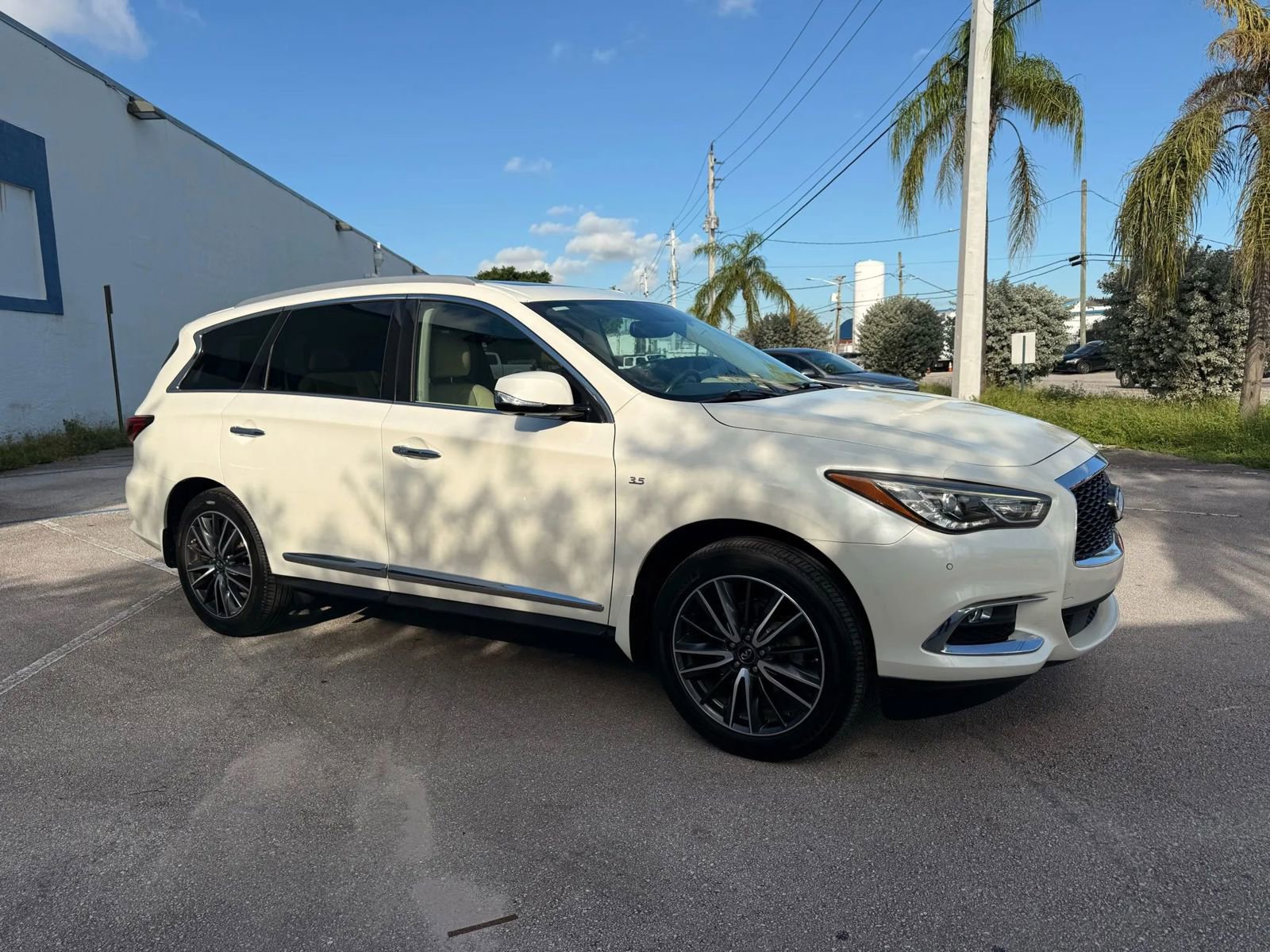 Used 2018 INFINITI QX60 FWD w/ Premium Plus Package image 9